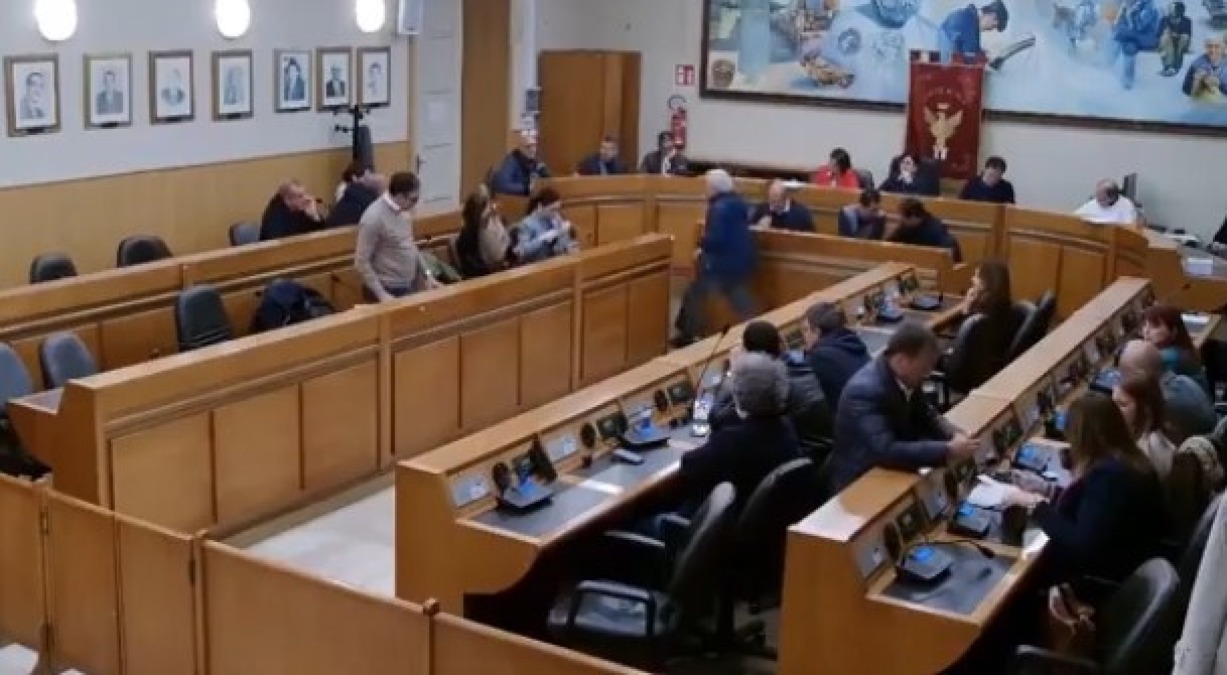 Interventi per il "Mattei", più sicurezza lungo via Venezia: opposizione anche su crisi delle attività commerciali - 