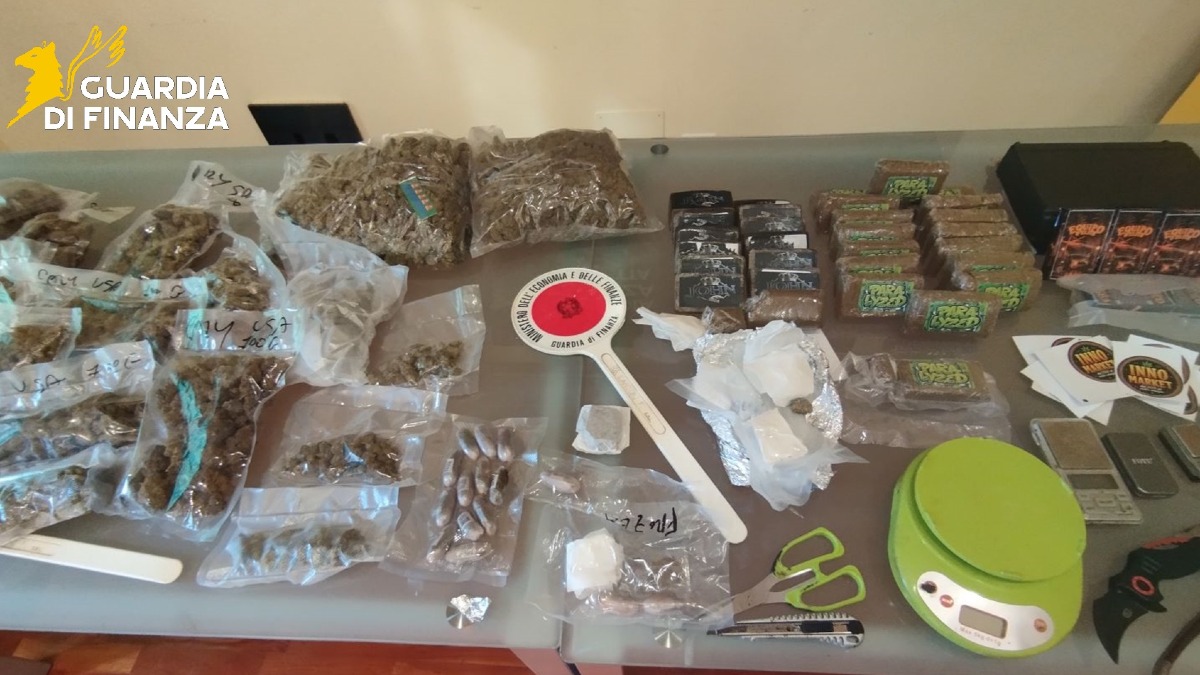 Spedivano droga in tutta Italia, due arresti - 