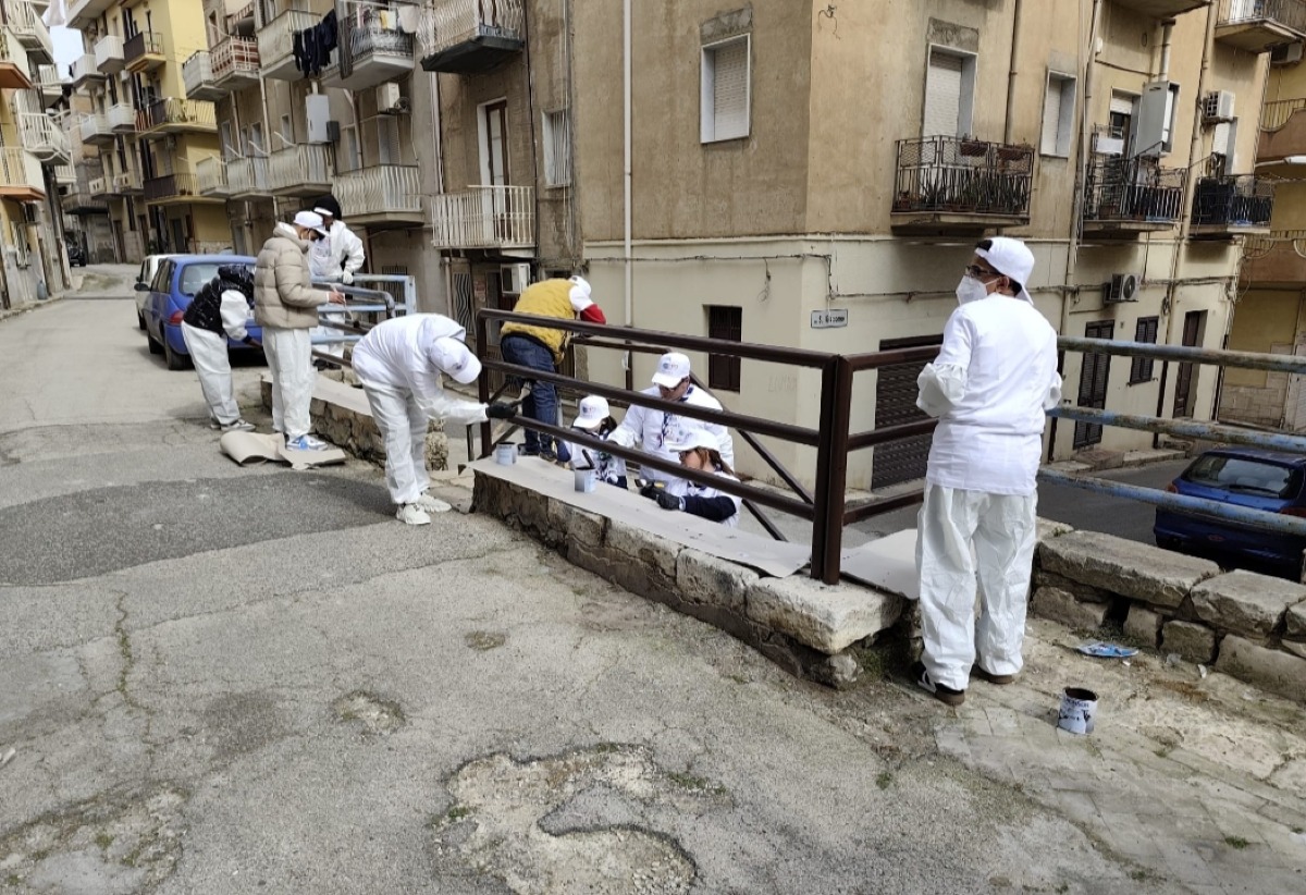 Ringhiere rimesse a nuovo nell'area urbana 2, "si rafforza il senso civico" - 