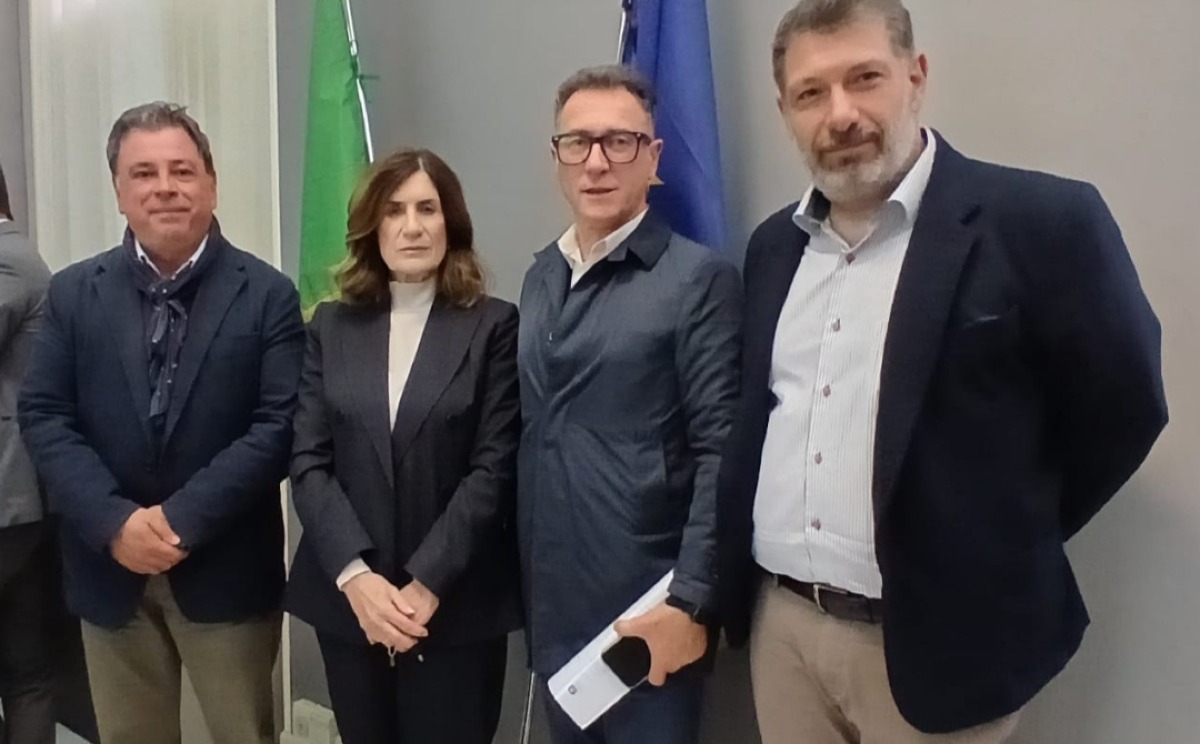 Tangenziale, "cantieri al via entro autunno": siglato protocollo contro infiltrazioni criminali  - I segretari Nuccio Mangione, Francesco Cosca e Luca Gintili insieme al prefetto 
