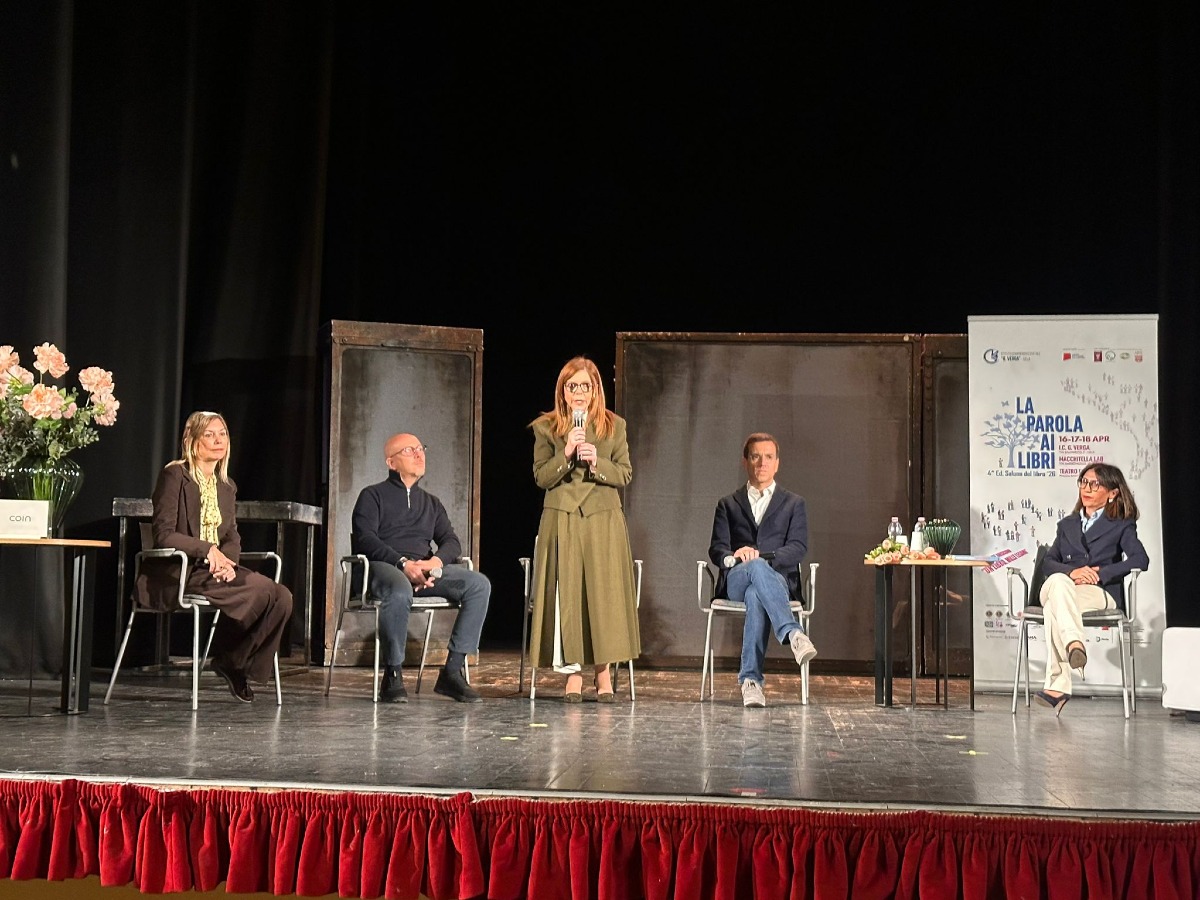 Andrea Franzoso apre la IV edizione del Salone del libro - 