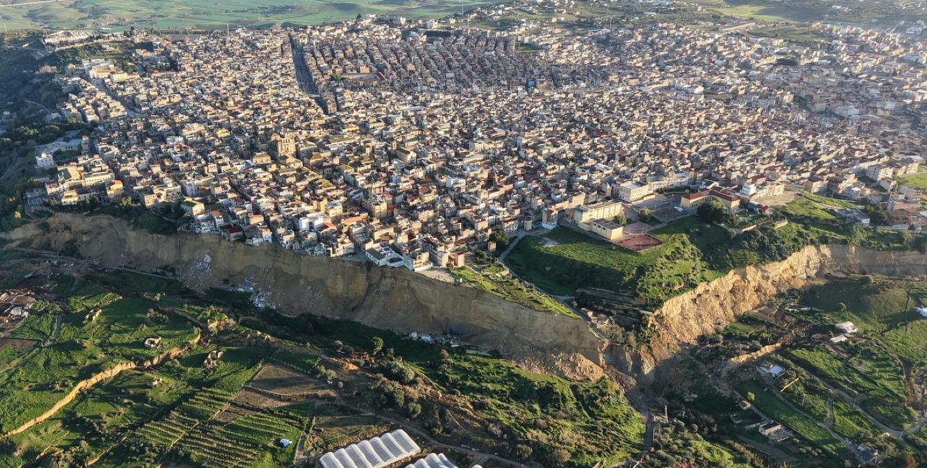 Frana Niscemi, Lorefice: "Il programma Carg è ancora da completare, servono risorse" - Il fronte della frana (foto Dimitri Di Noto)
