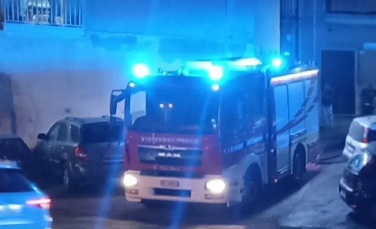 Auto date alle fiamme, uno dei proprietari sentito in aula: incertezza su identità incendiario - 