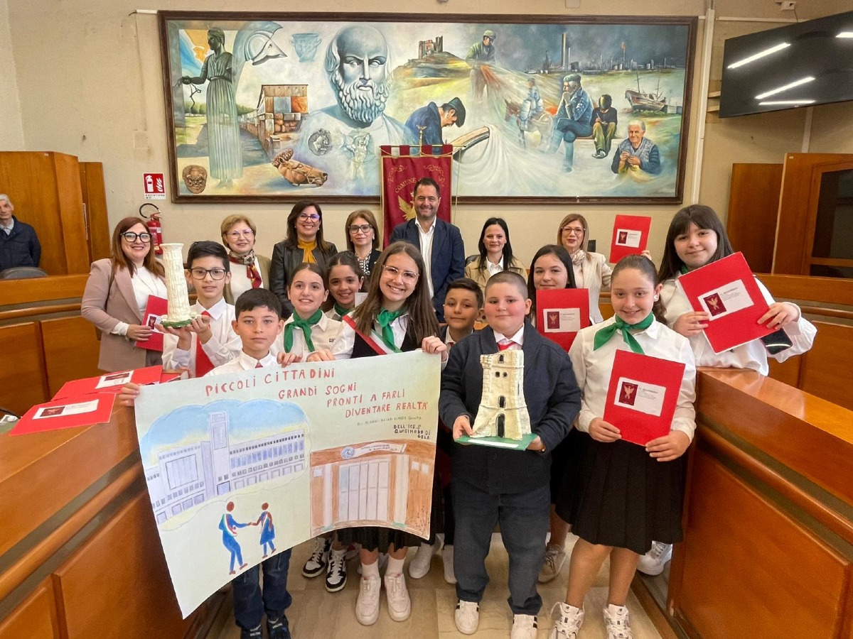 Accolto in aula consiliare il baby sindaco della Quasimodo  - 