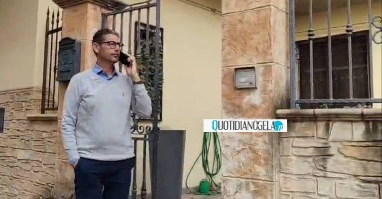 Minacce di morte all'assessore Di Dio, in carcere uno dei fratelli Campanaro - L'assessore Di Dio davanti alla propria abitazione 