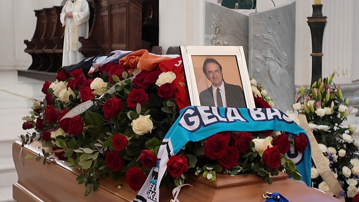 L’ultima ‘’Agorà’’ di Franco, una città intera in silenzio - 