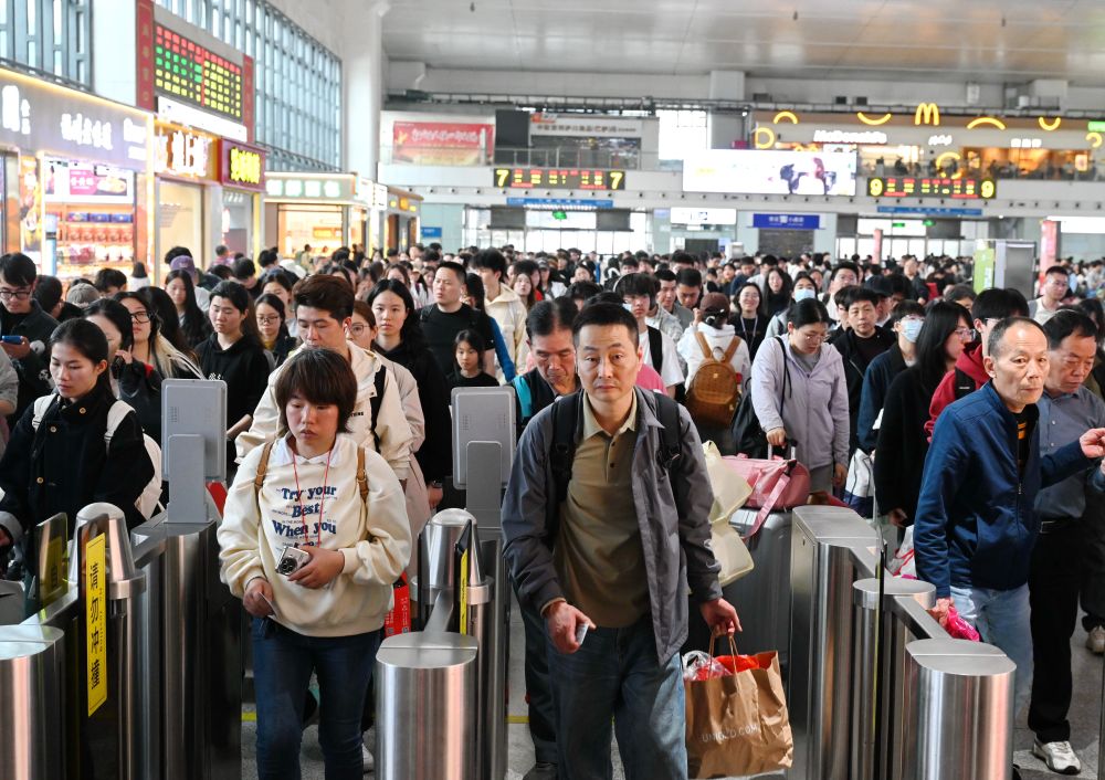 Cina, per la Festa di Qingming i viaggi interregionali aumentano del 5,6% - 