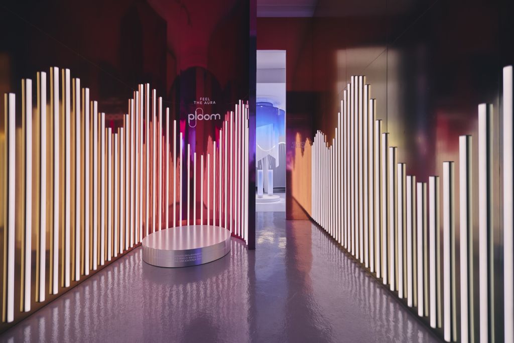 Ploom, l’installazione immersiva “Feel The Aura” alla Milano Design Week - 