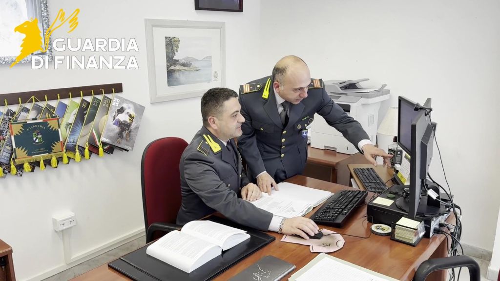 Napoli, fatture inesistenti per 166 mln di euro. Sequestro di beni per 30 milioni - 