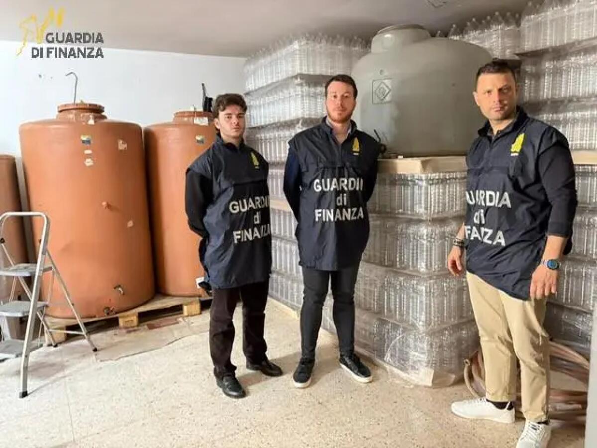 Ad Agrigento chiusa una cantina abusiva, sotto sequestro oltre 8 mila litri di vino - 