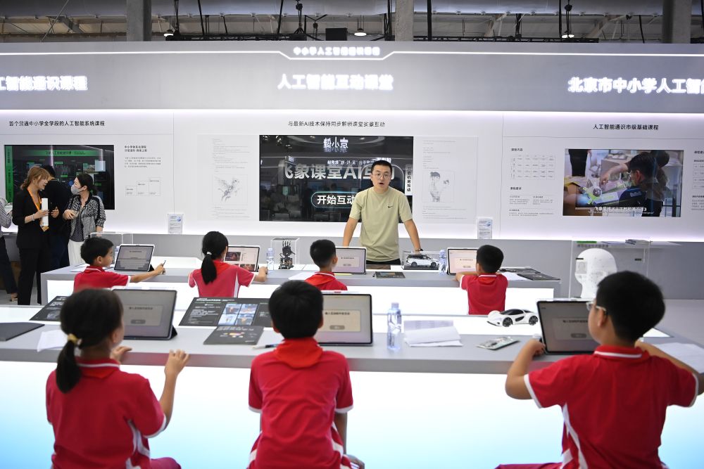 La Cina accelera sul digitale e introduce l’IA nelle scuole - 