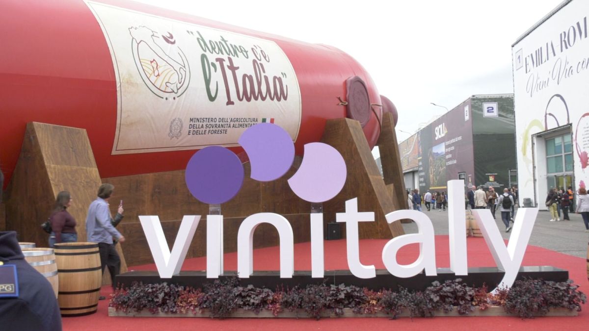 Vinitaly, Lollobrigida “Il vino racconta i nostri territori” - 