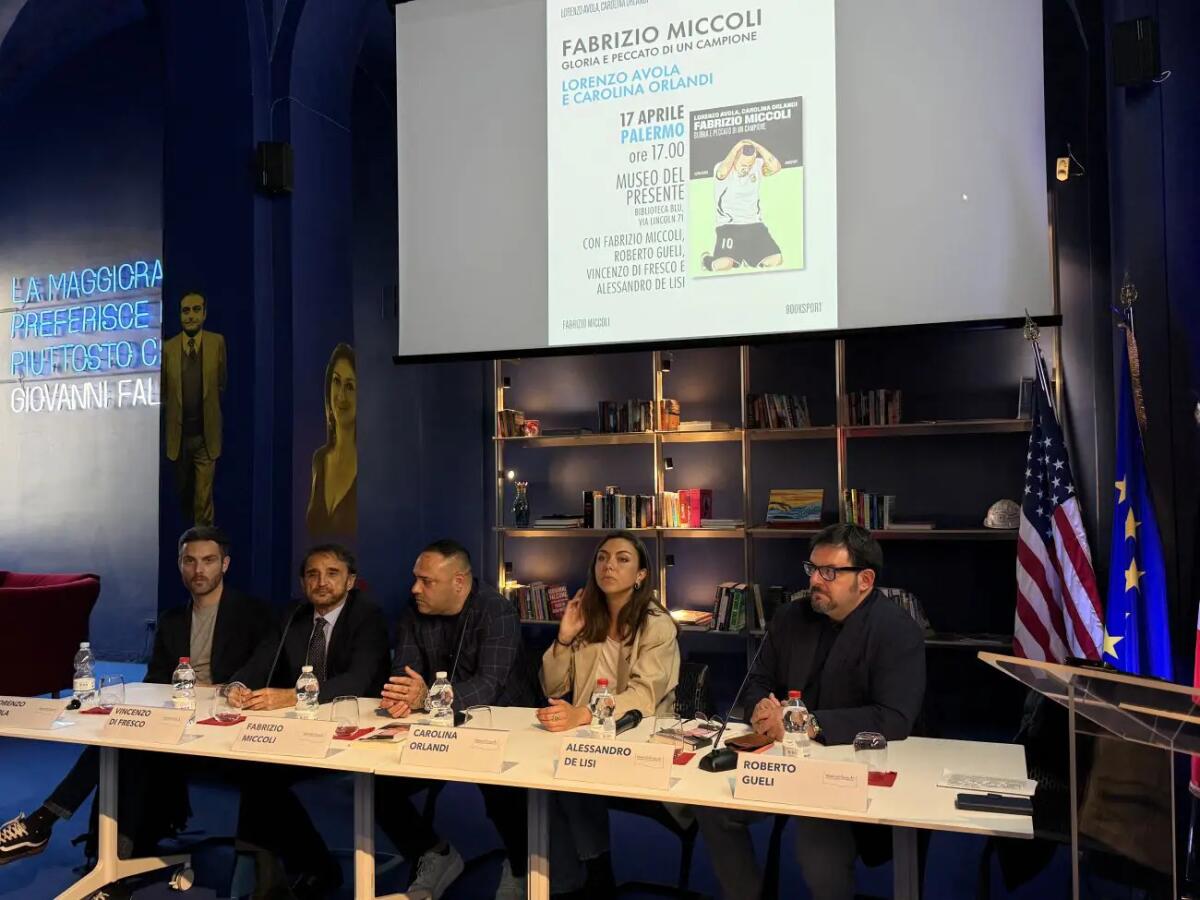 ‘Gloria e peccato di un campione’, la storia di Fabrizio Miccoli in un libro / Video - 