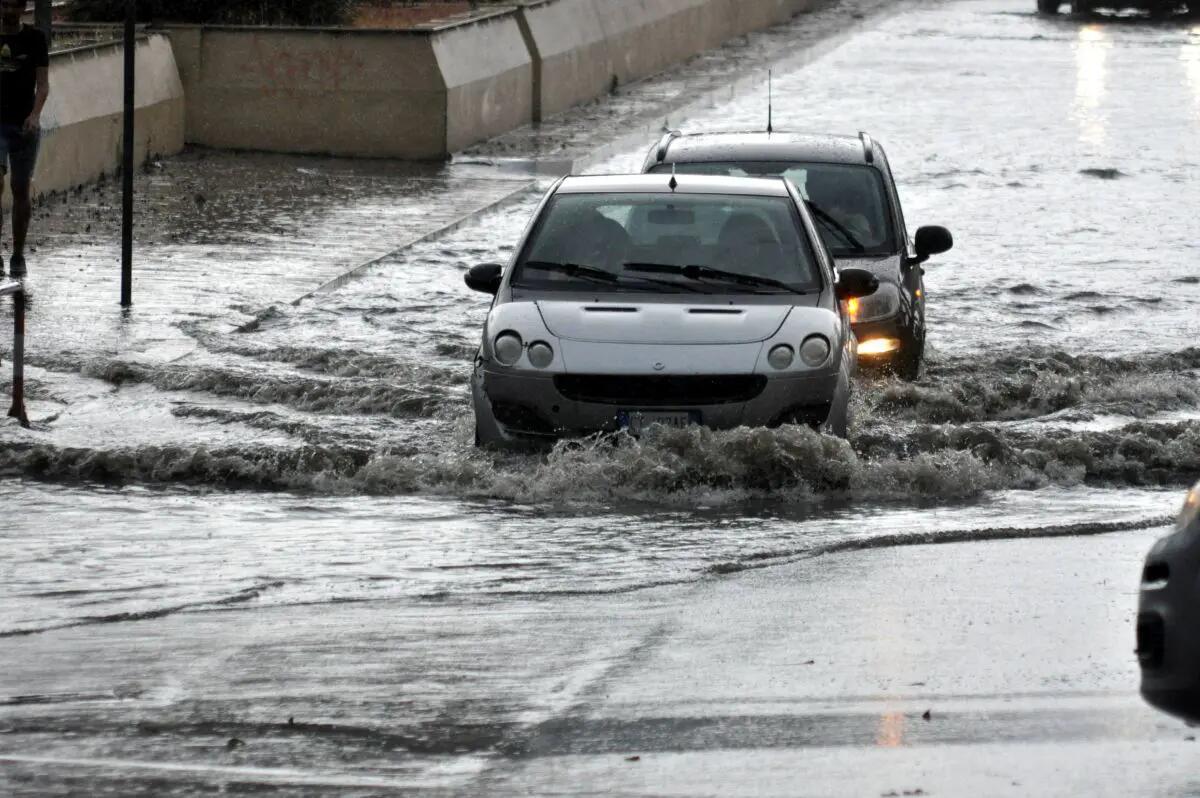 Sicilia nella morsa del maltempo. Allagamenti a Palermo e provincia, disagi alla viabilità - 