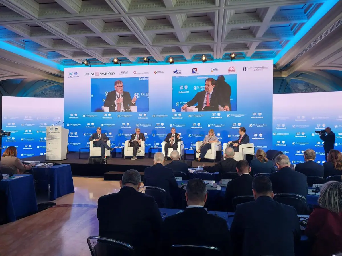 Confcom, per crescita serve lavoro di qualità. Stop contratti pirata - 