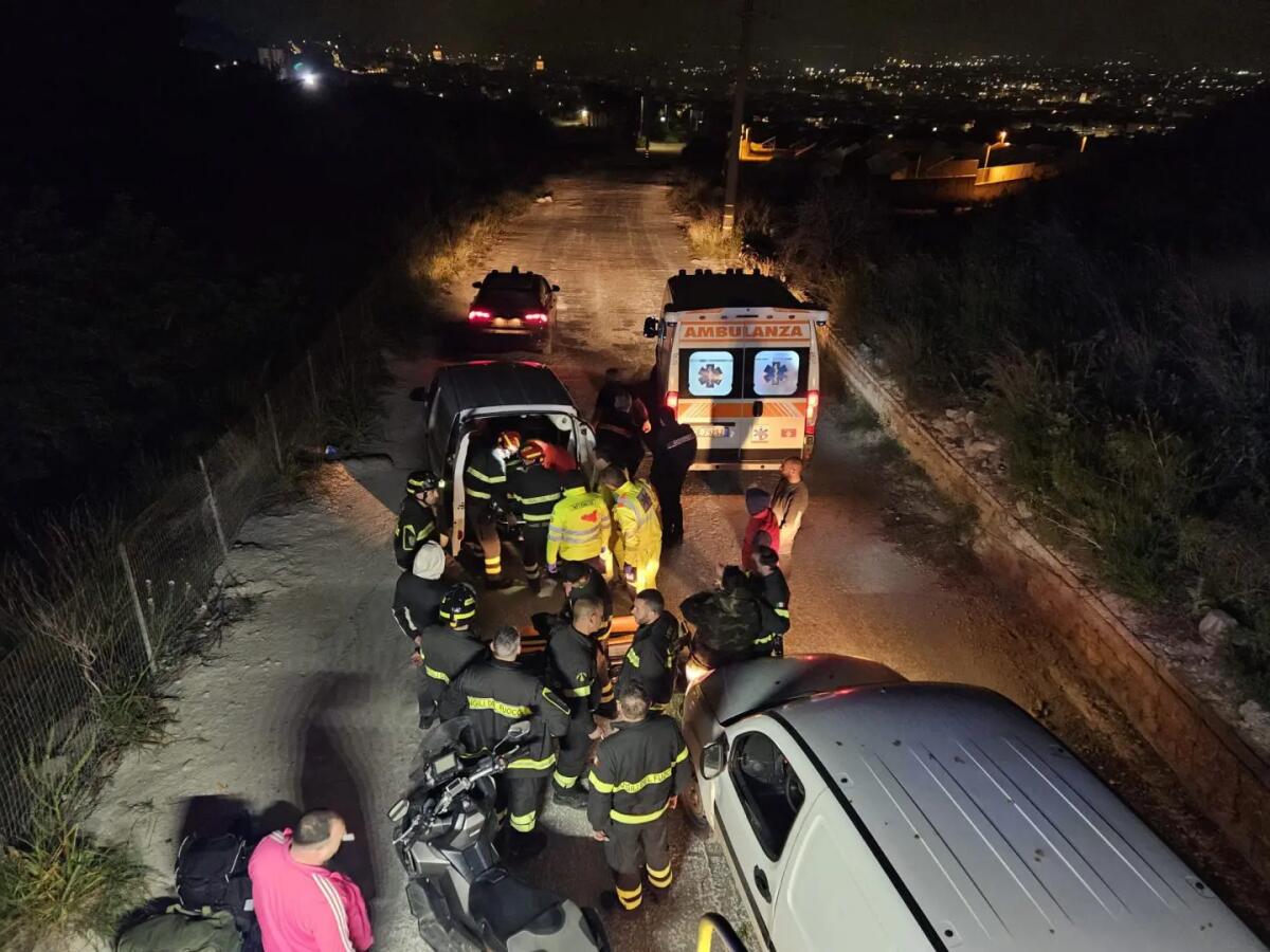 Scivola in una scarpata e si ferisce, uomo recuperato dai Vigili del Fuoco a Comiso - 