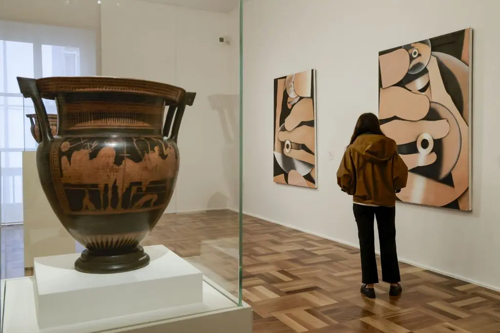 “Vortici”, alle Gallerie d’Italia di Napoli Worth dialoga con la ceramica antica - 