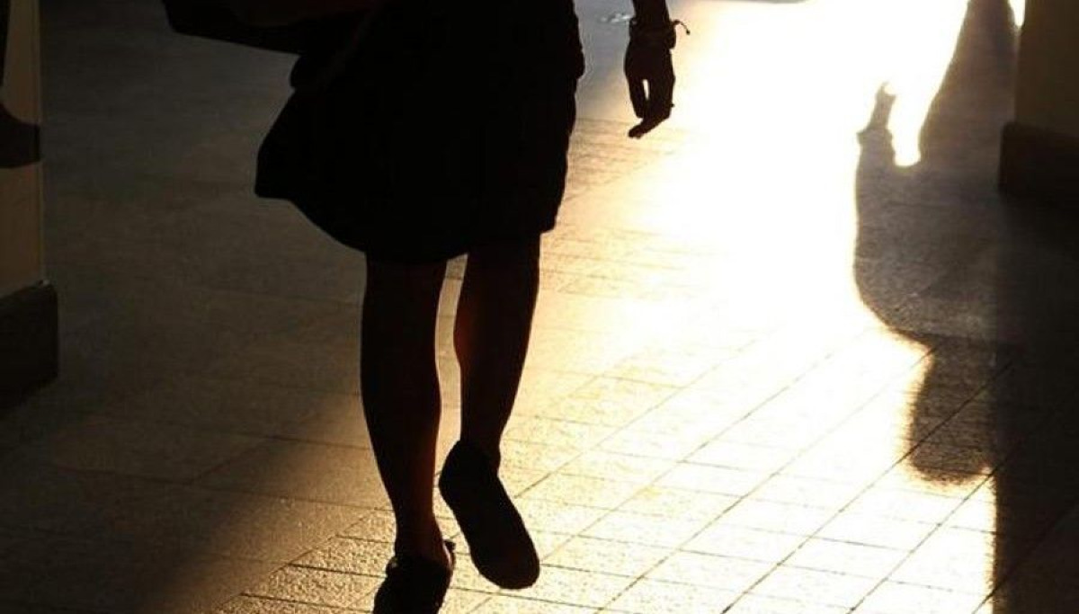 Danneggiò auto dell'ex e della compagna per sette volte: minacce e stalking, donna patteggia - 