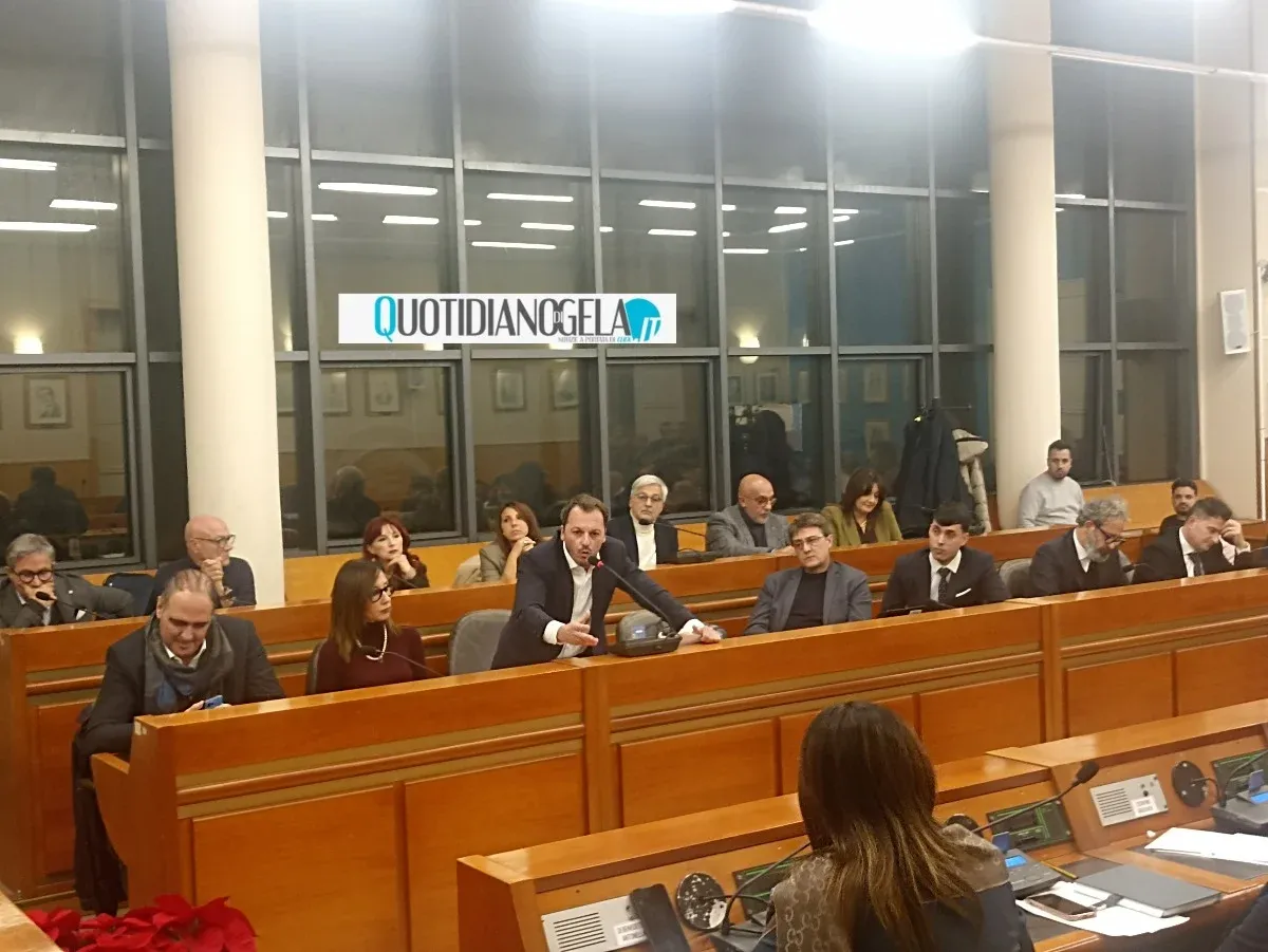 Compensazioni, maggioranza con il sindaco: monotematico prima della variazione di bilancio - Consiglieri di maggioranza in aula