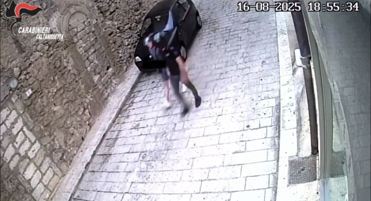 Spari contro un quarantaduenne, Falsaperla si difende: "Ero in via XXIV maggio ma non sapevo dell'arma" - Immagini di videosorveglianza 