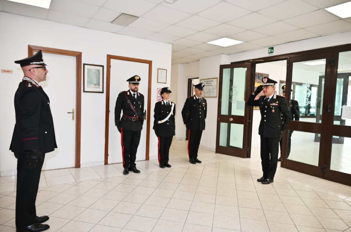 Generale Del Monaco dai carabinieri del reparto territoriale, "significativa operazione Mondo opposto" - 