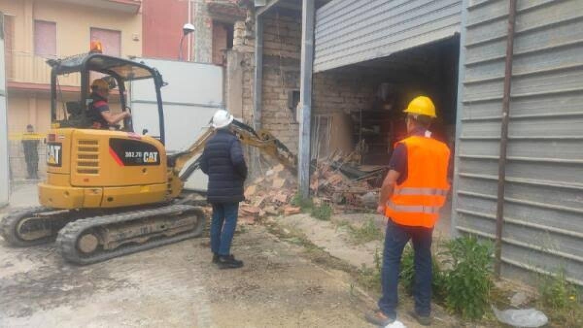 Mai demoliti nonostante i provvedimenti giudiziari, due immobili abusivi da abbattere  - 