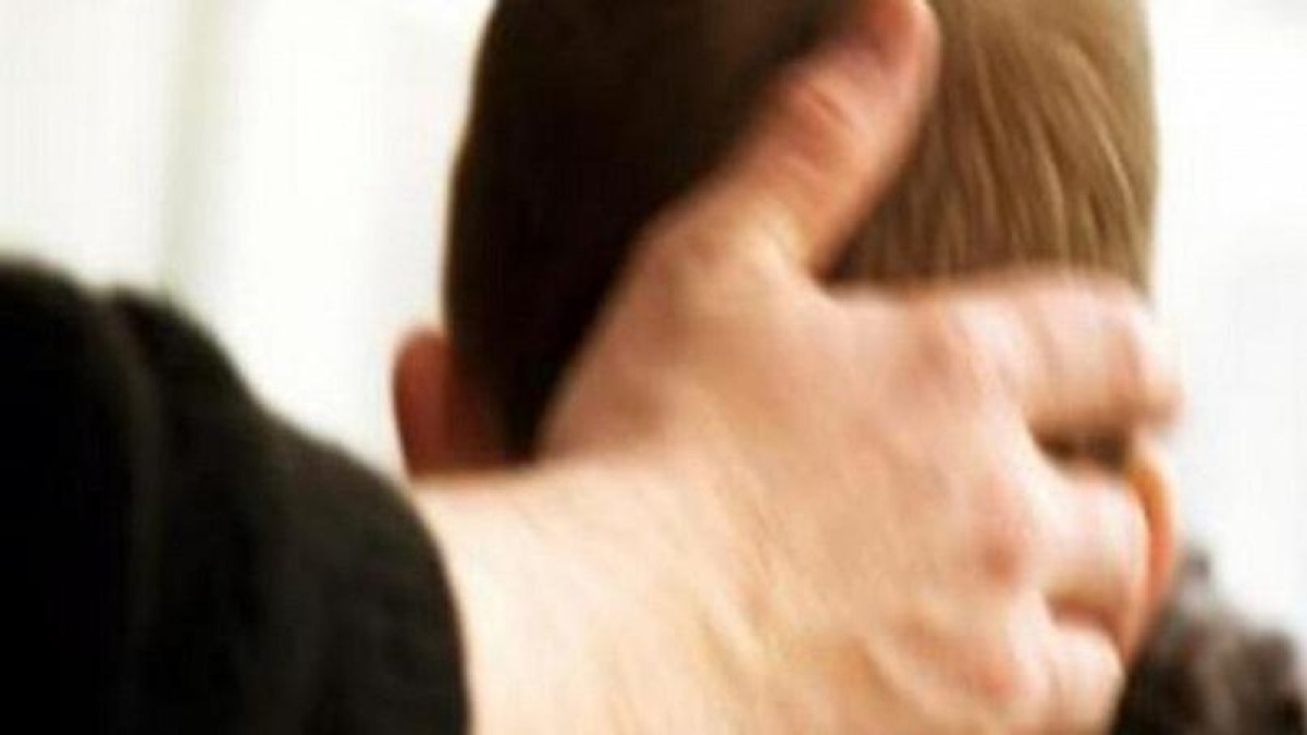 Accuse di abusi sul figlio, carabiniere a giudizio: donna sentita, "è violento e mi drogò" - 