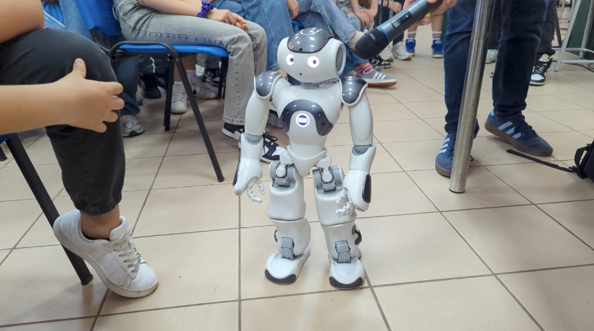 Un robot in aula: Nao e Ameca incontrano i ragazzi del Quasimodo - 