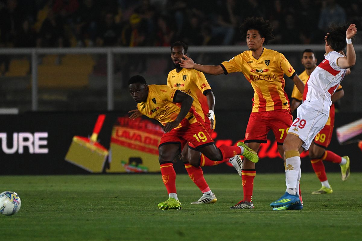 Il Lecce batte 1-0 il Genoa e resta in Serie A - 