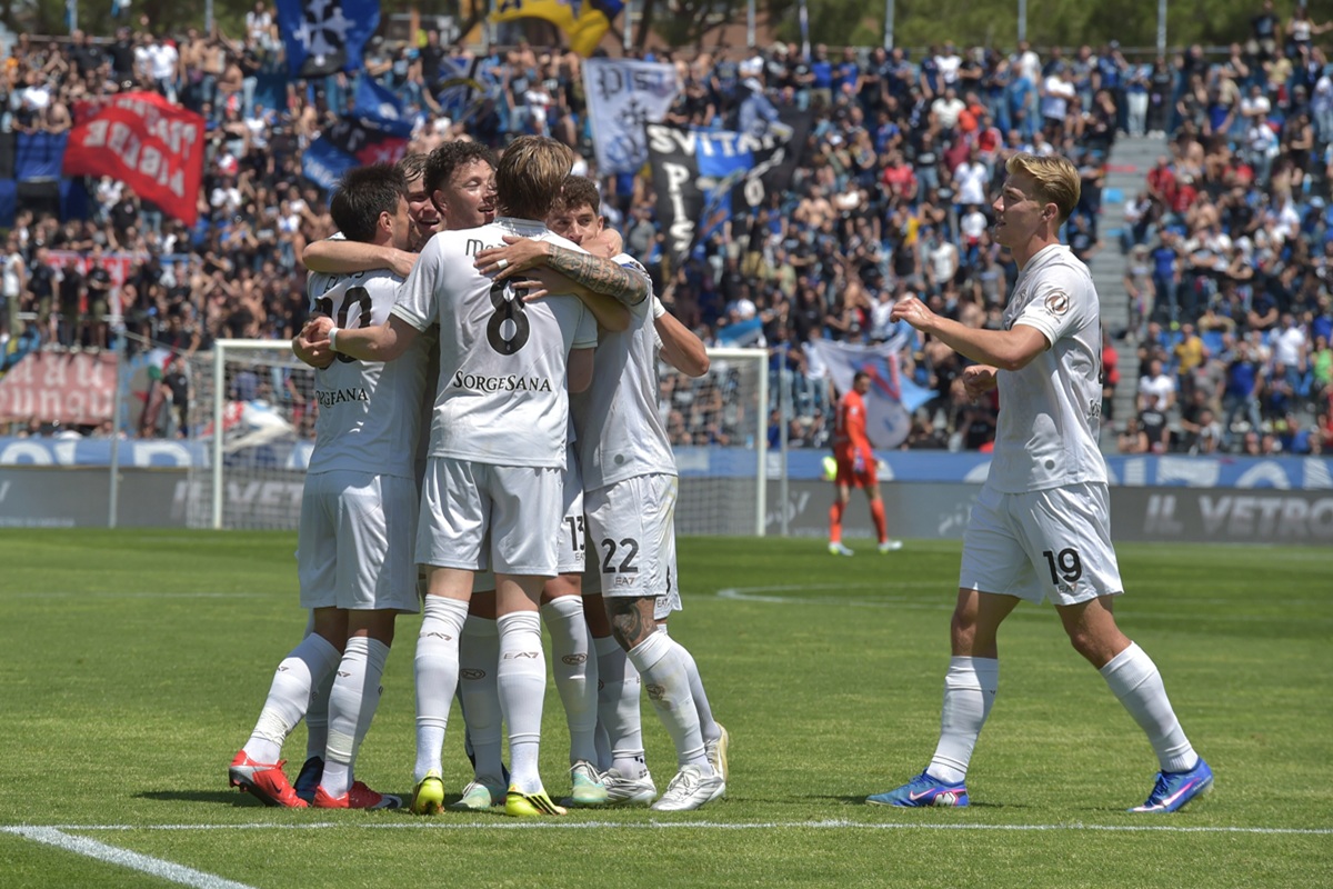 Napoli aritmeticamente in Champions, vittoria per 3-0 a Pisa - 