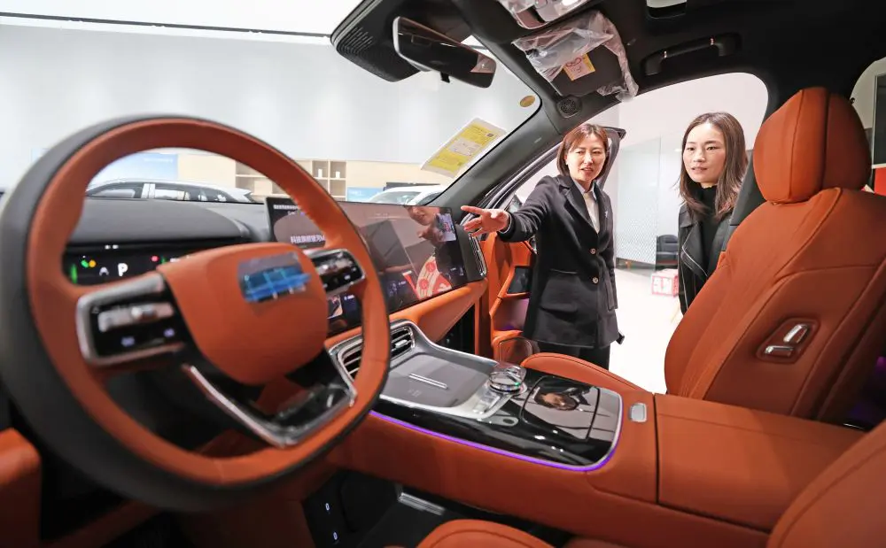 Cina, in crescita ad aprile produzione e vendita di veicoli elettrici e ibridi - 