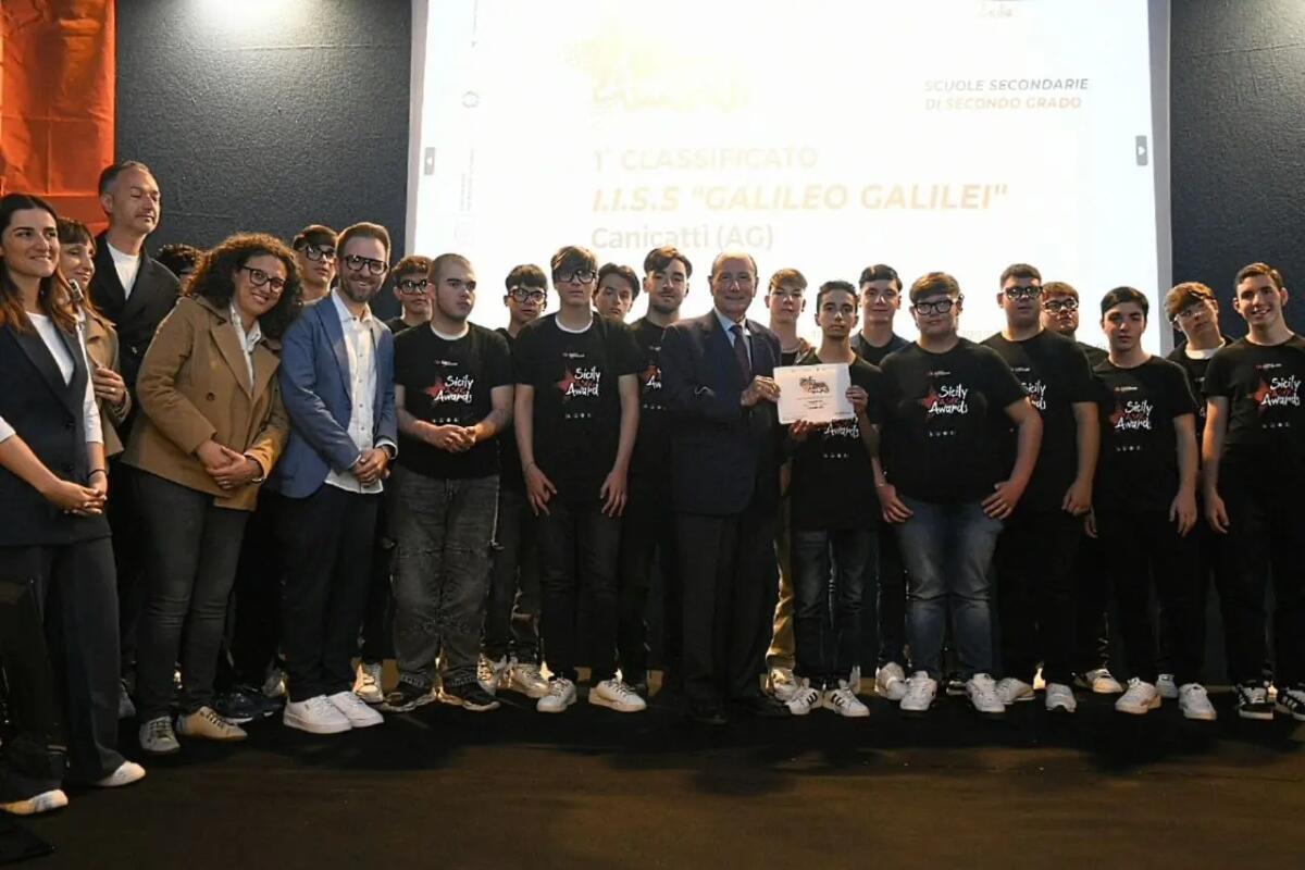 Schifani premia gli studenti siciliani “Valorizziamo l’impatto dei fondi comunitari sul territorio” - 