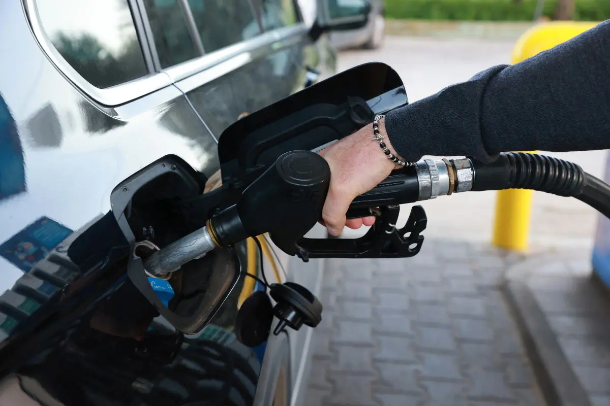 Carburanti: Mimit, prezzo medio self benzina 1,934 euro/litro, gasolio 2,026 - 