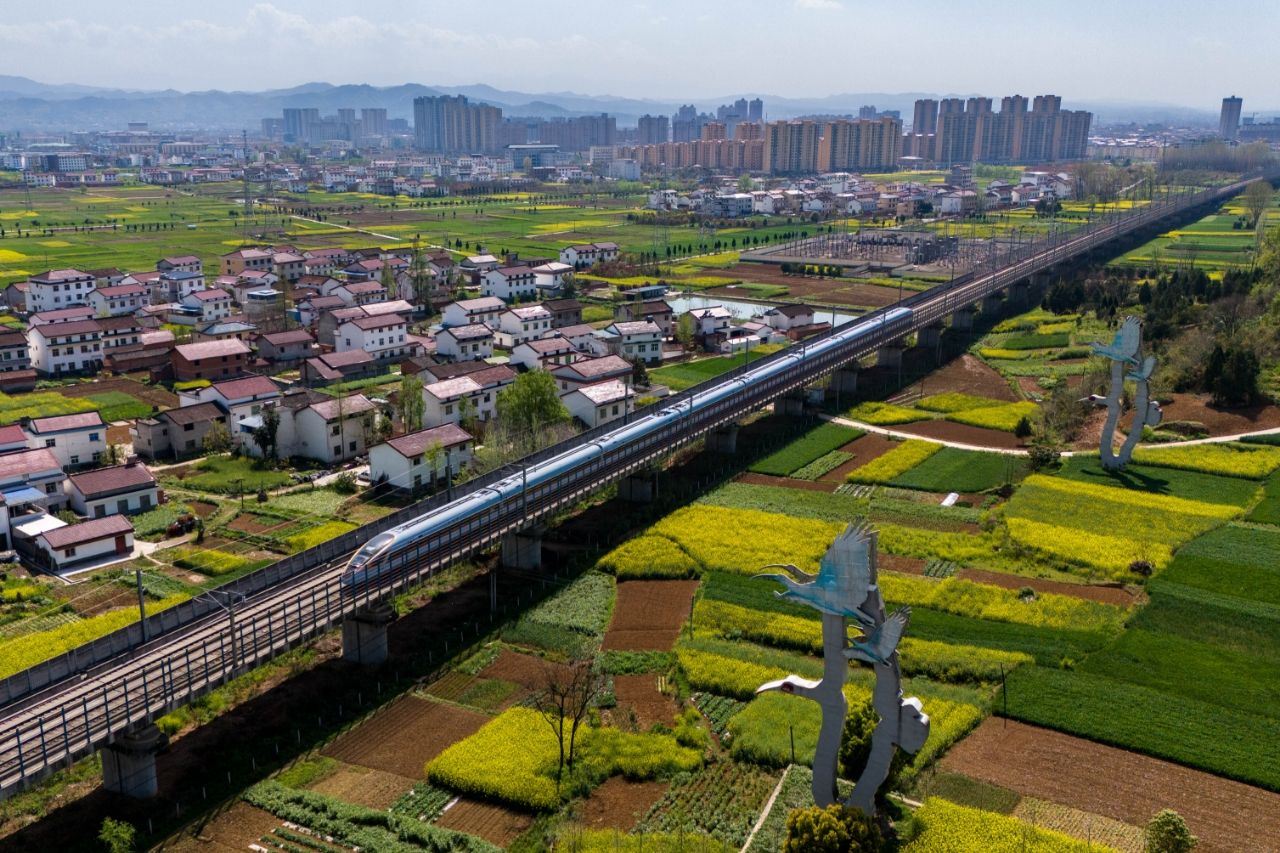 Cina, investimenti nel settore ferroviario in aumento del 3,2% nei primi 4 mesi - 