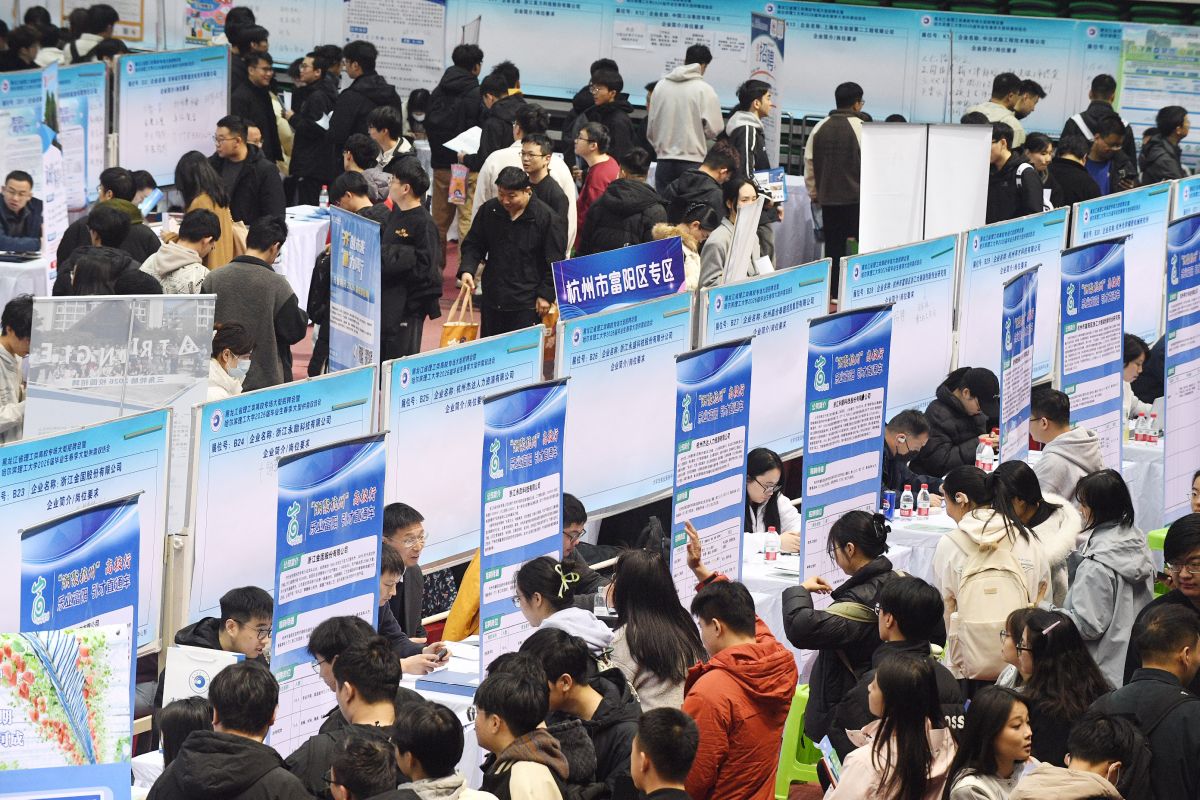 Cina, il mercato del lavoro stabile ad aprile - 