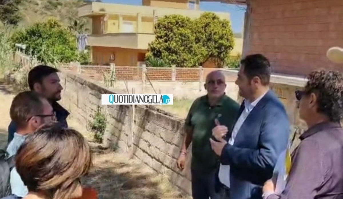 Poggio Arena, la seconda ordinanza non basta: esposto del comitato contro il Comune  - Un sopralluogo nella zona condotto dal sindaco 