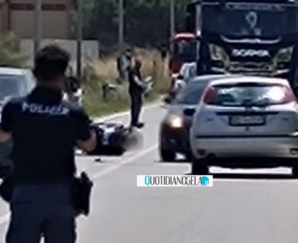 Schianto stradale sulla Gela-Manfria, violento impatto tra una moto e una vettura  - 