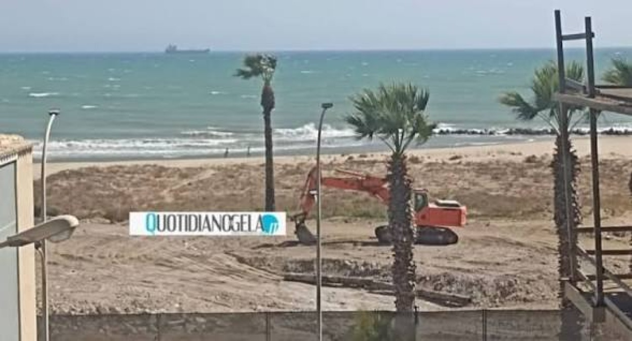 Cantiere lungomare, lavori prorogati di altri sei mesi - L'area di cantiere del lungomare 