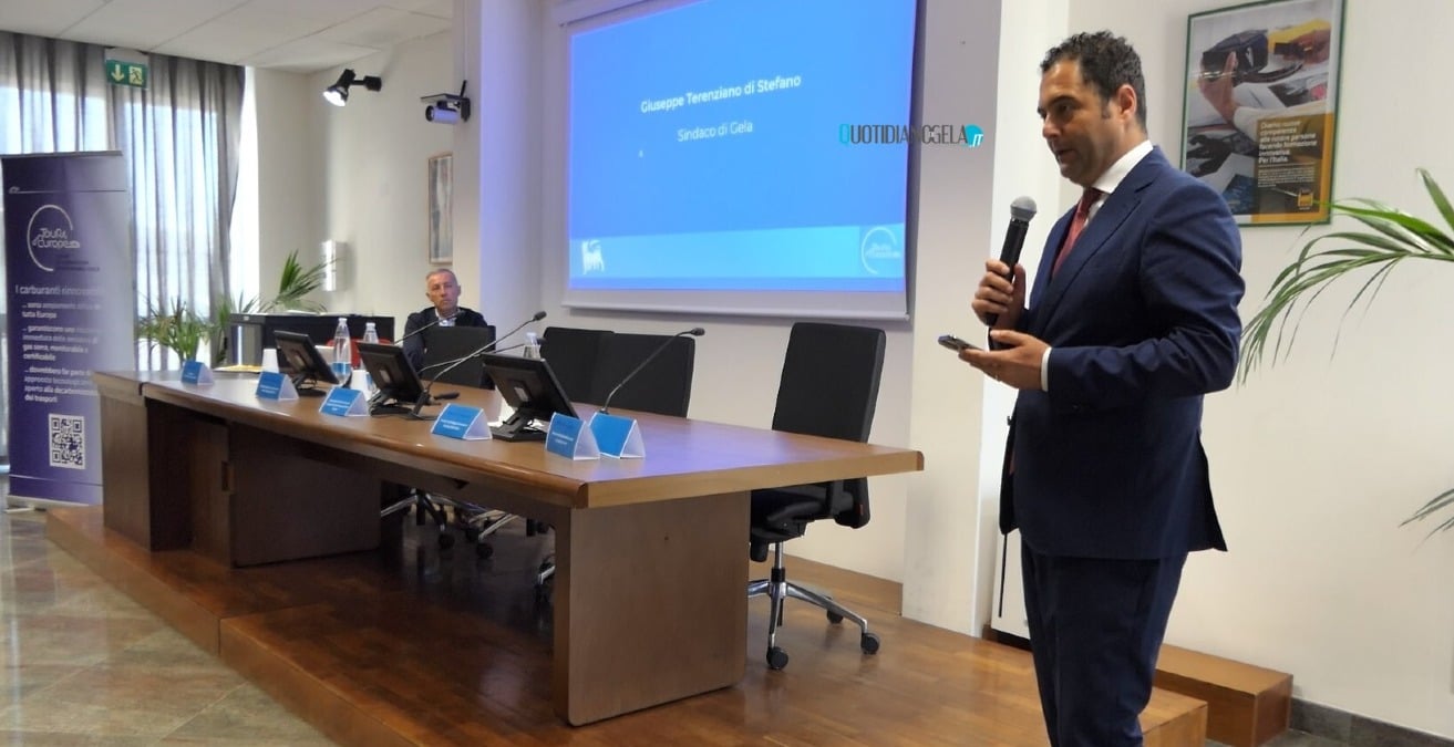 La transizione energetica con Eni e non solo, Di Stefano: "Possiamo ospitare data center di intelligenza artificiale" - Di Stefano durante un incontro pubblico organizzato da Eni