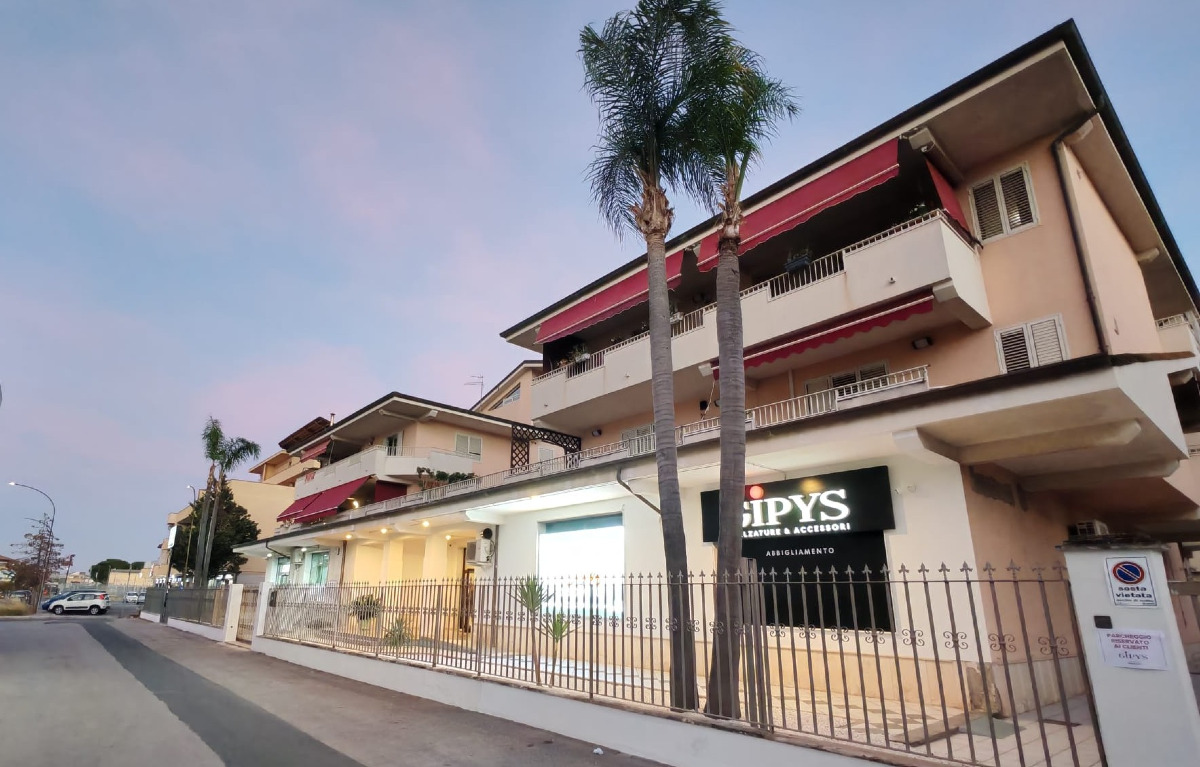 Gipys Donna apre e sconta al 30%: moda e grandi firme nel cuore di via Venezia - 