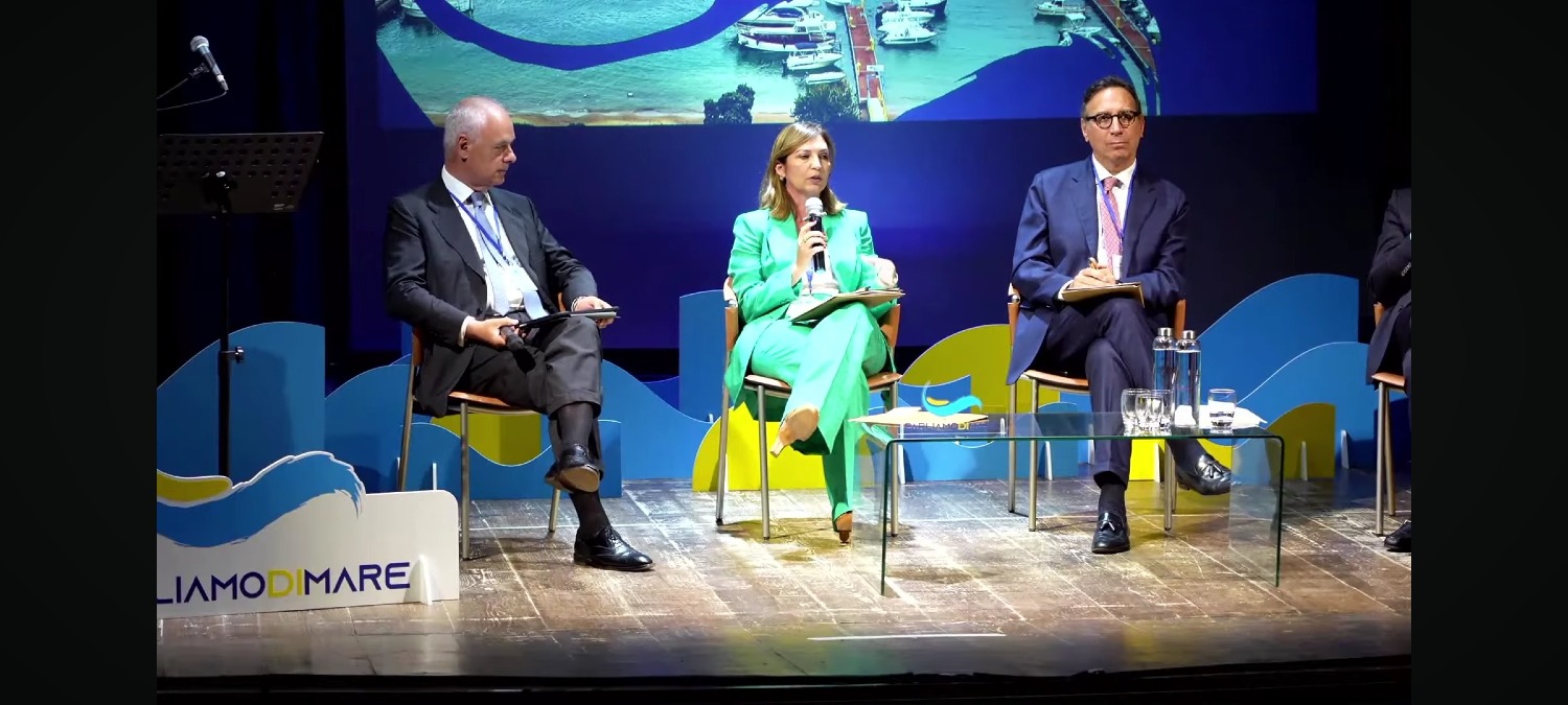 Porto, Tardino: "Da qualcuno polemiche sterili, Gela può diventare hub energetico" - Un momento dell'incontro pubblico di Cefalù 