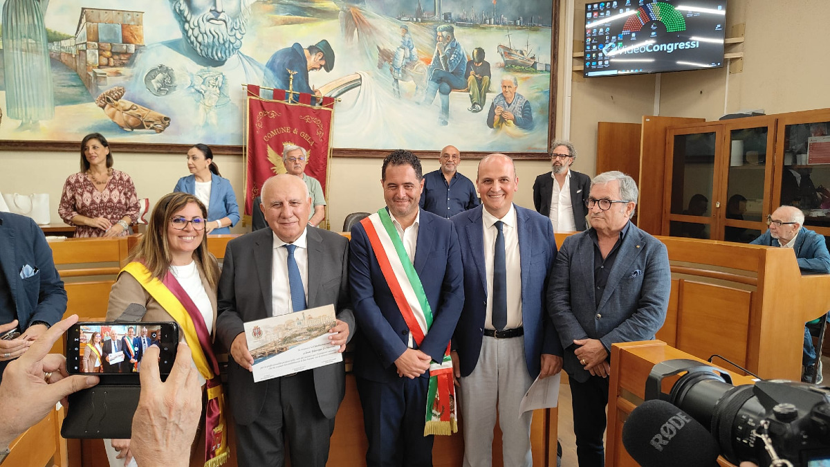 Ha salvato vite e ridato speranza a chi l'aveva persa, il senologo Di Martino è cittadino onorario - La cerimonia in municipio