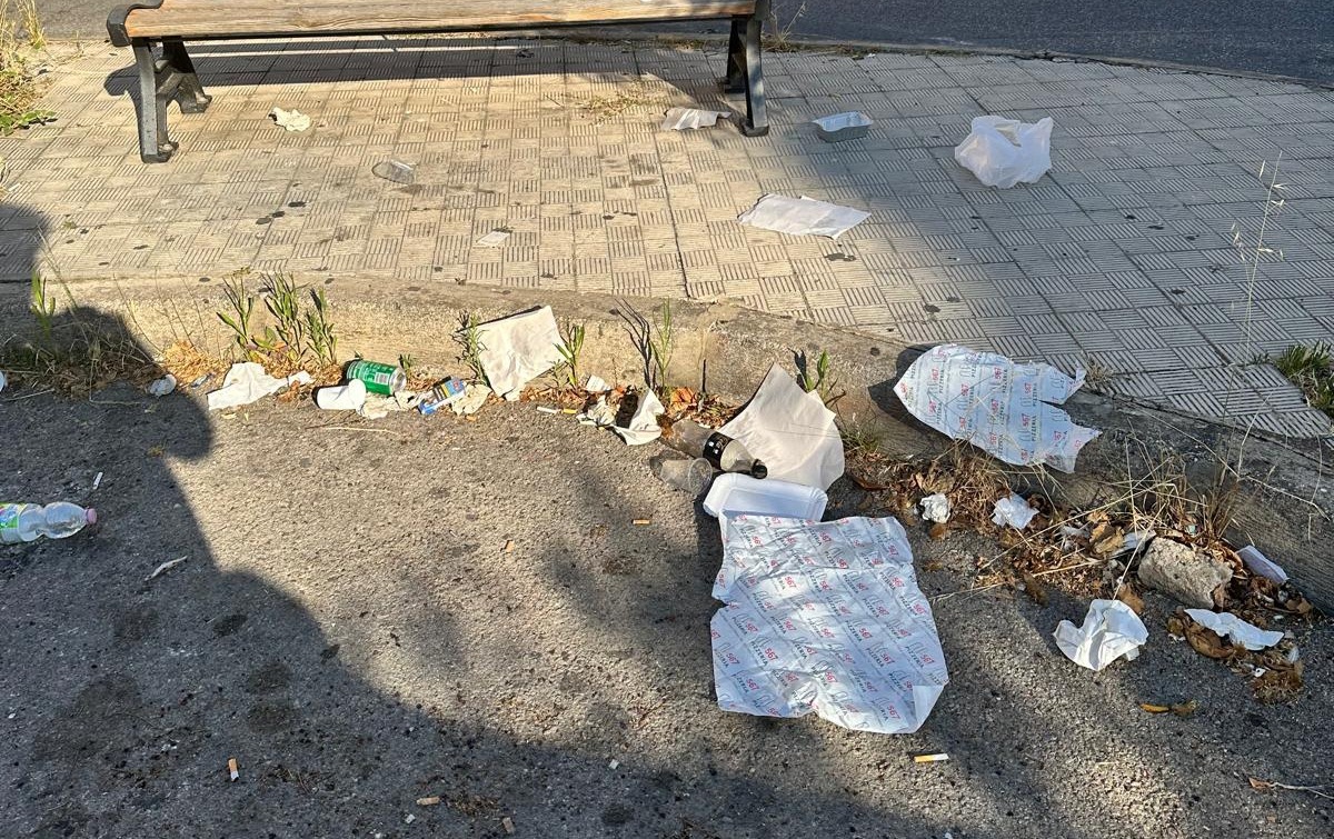 Piazza Lagrange, rifiuti abbandonati: "Sporcano senza ragione e vanificano tutto" - 