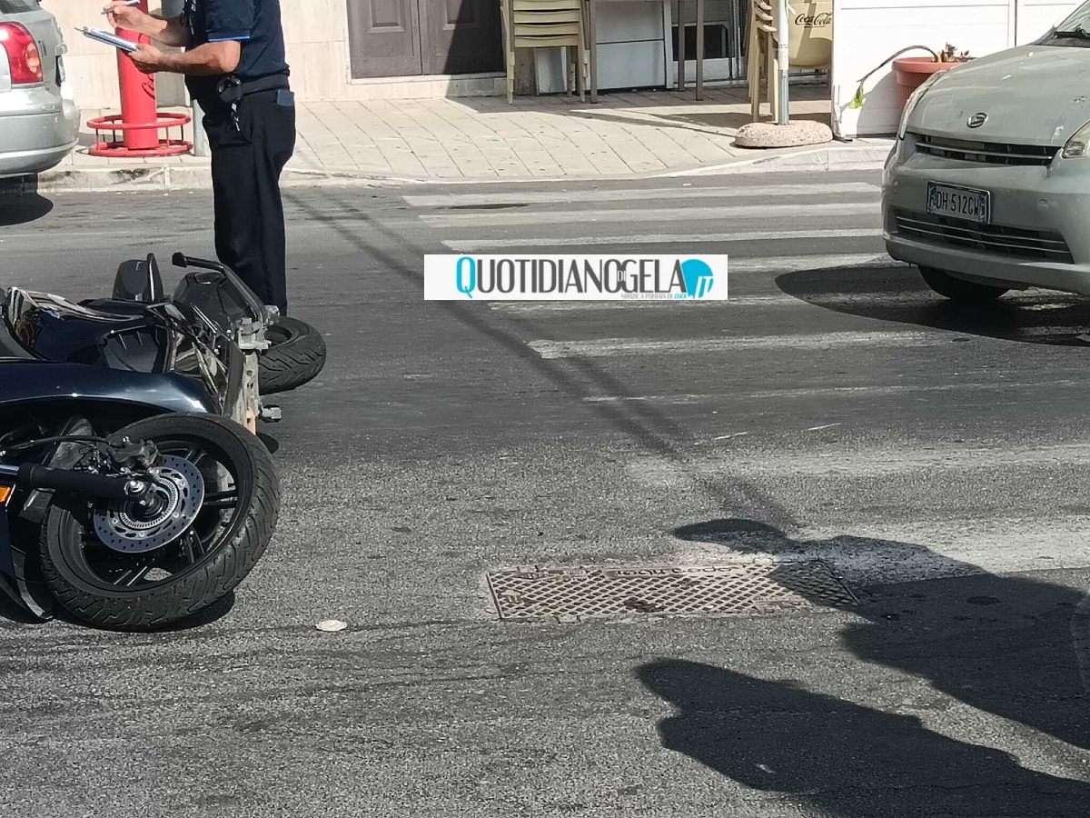Via Niscemi, scontro tra scooter e auto - 