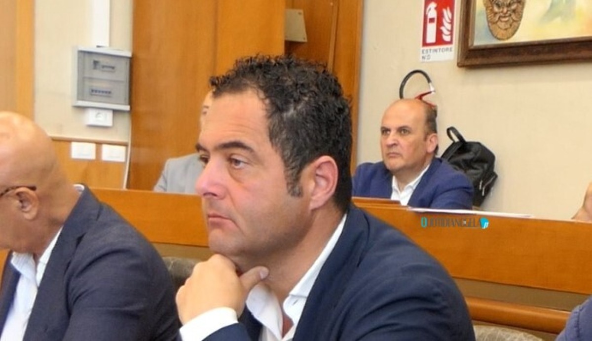 "Nel territorio situazioni politiche pesantissime", Di Stefano: "Leader progressisti e De Luca vengano in città" - Il sindaco Terenziano Di Stefano
