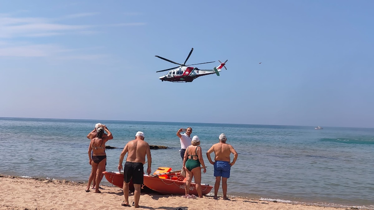 Soccorso in mare, simulato un annegamento: in azione elicottero e unità navali - 
