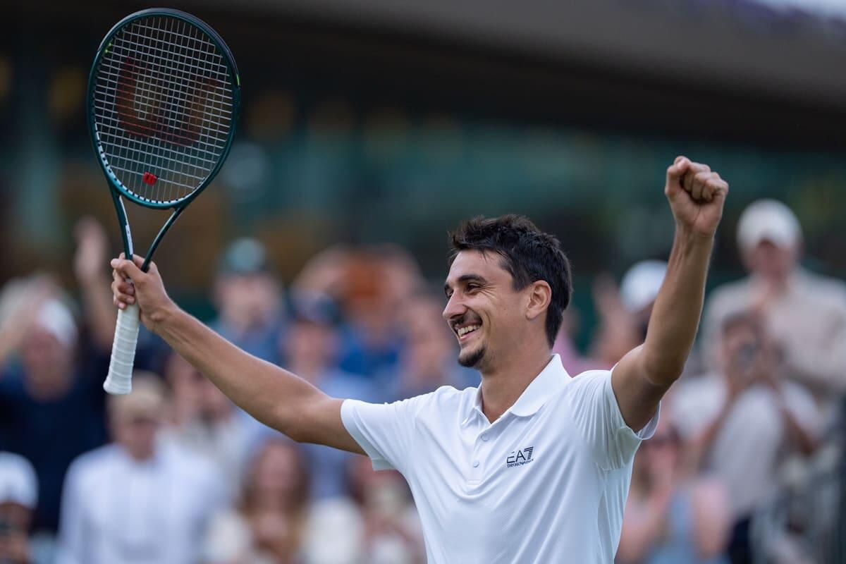 Sonego al secondo turno di Wimbledon, eliminato Arnaldi - 
