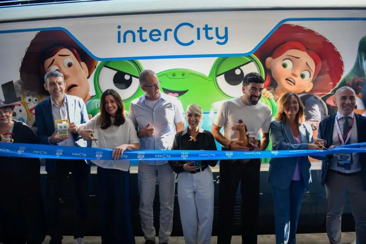 Toy Story 5 viaggia con Intercity, svelato il nuovo treno dedicato al film - 