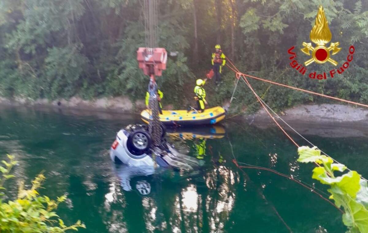 Auto finisce in un canale nel milanese, 3 morti - 