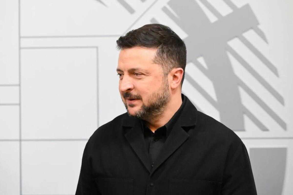 Zelensky “Sentito Trump per auguri, abbiamo discusso di pace”. Anche Putin chiama il tycoon - 